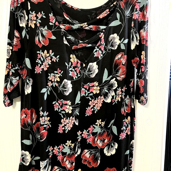 Top - Picture 1 of 2